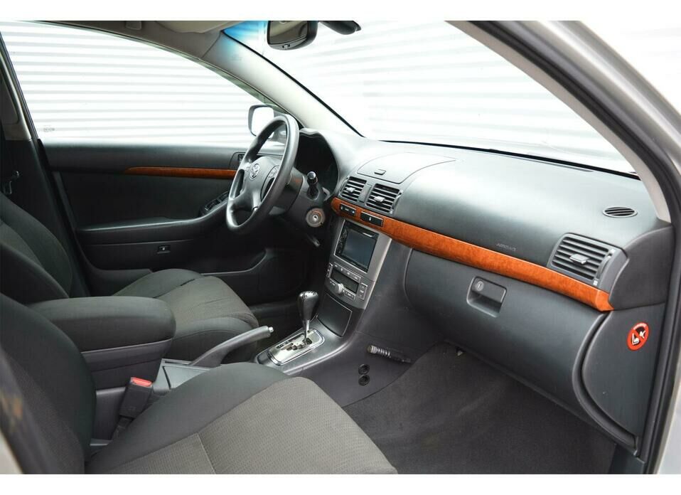 Toyota Avensis 2.0 AT (147 л.с.)
