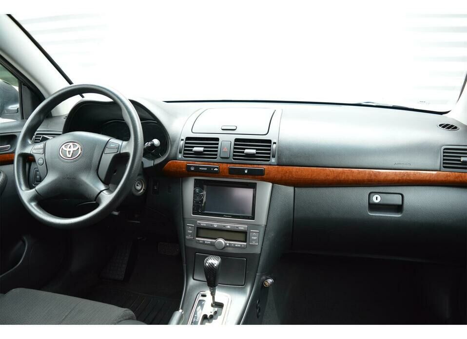 Toyota Avensis 2.0 AT (147 л.с.)